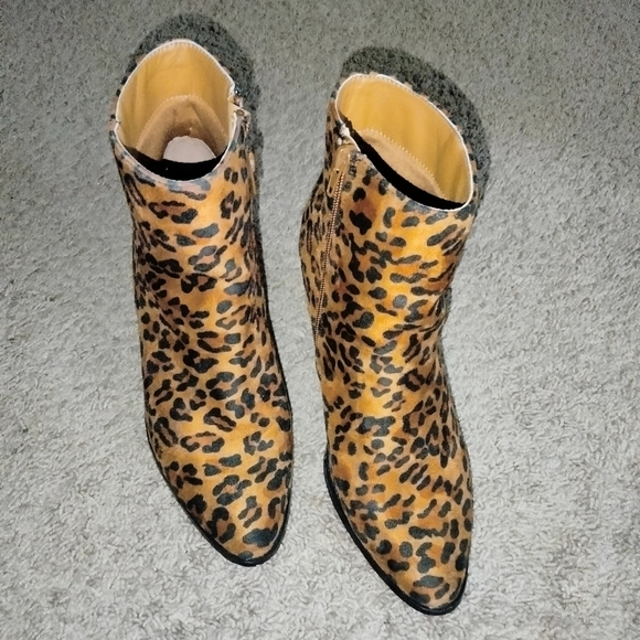 Dream Pairs (Size 8.5) Animal Print Chunky Heel Ankle Boots - Picture 2 of 7